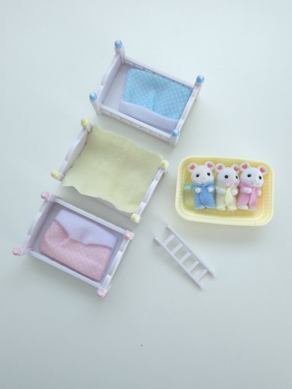 Calico Critters Sylvanian Families Marshmallow Mouse Triplets with Bunk Beds